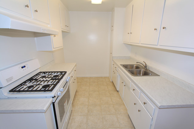 Foto del edificio - 7435 Canby Ave