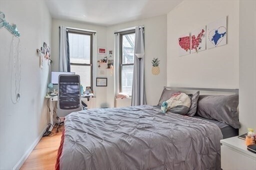 Foto del edificio - 242 Newbury St