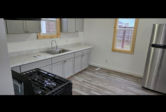 Building Photo - 124 High St