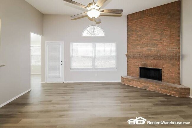 Building Photo - Awesome ranch in Stone Mountain