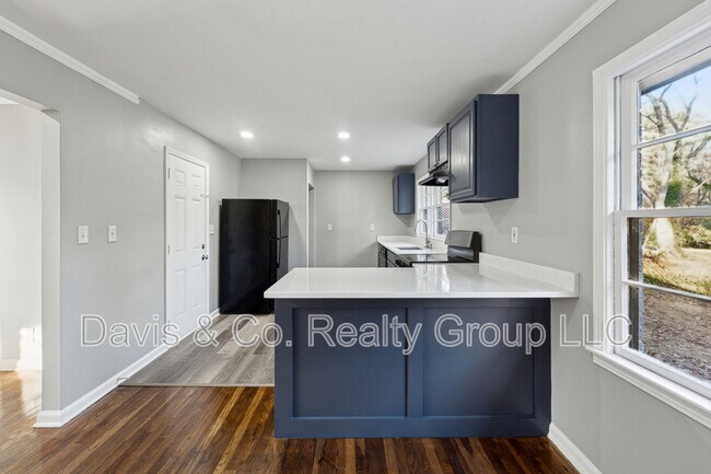 Foto del edificio - 2385 Tilson Rd