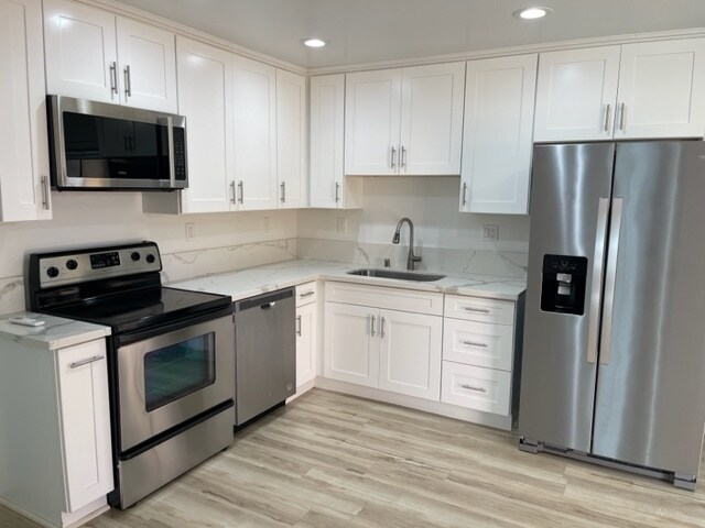 Kitchen - 2927 El Camino Ave