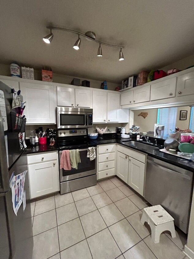 Foto principal - Chapel Hill - Mill Creek 4BR/2BA Condo AVA...