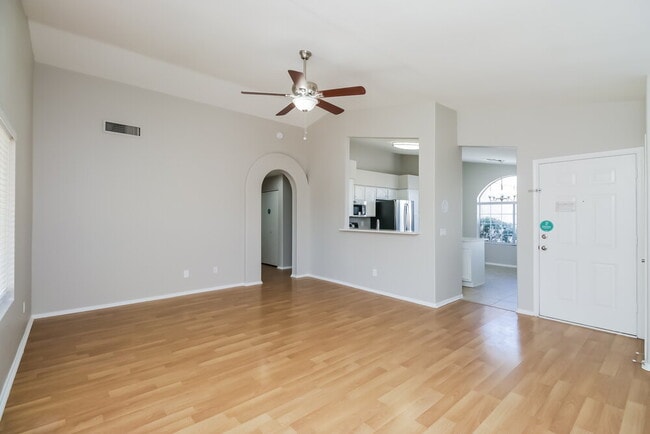 Foto del edificio - 851 E Boston St