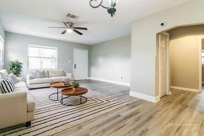 Foto del edificio - 1161 Russell St