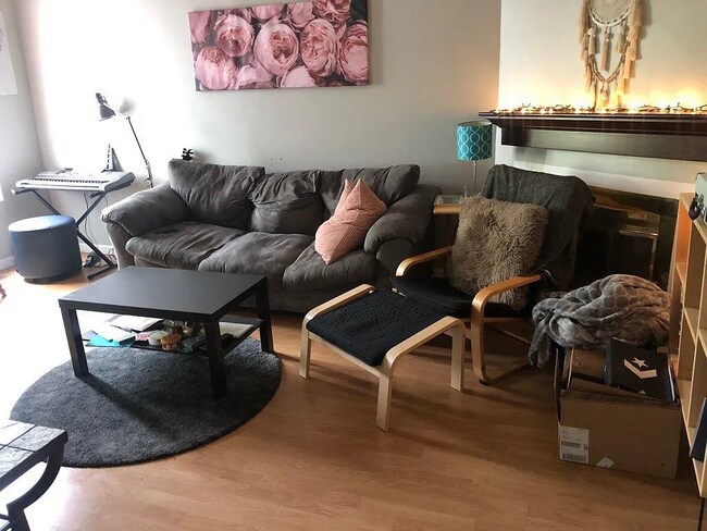 Living Room - 637 College St