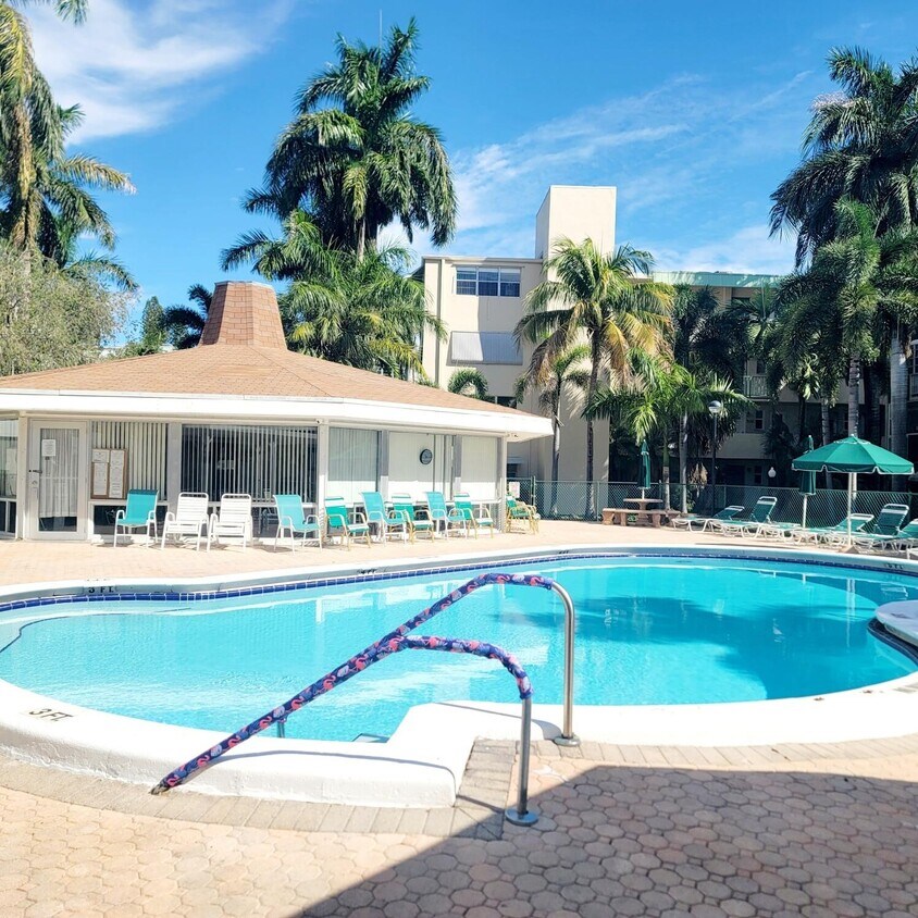 Primary Photo - 1333 E Hallandale Beach Blvd