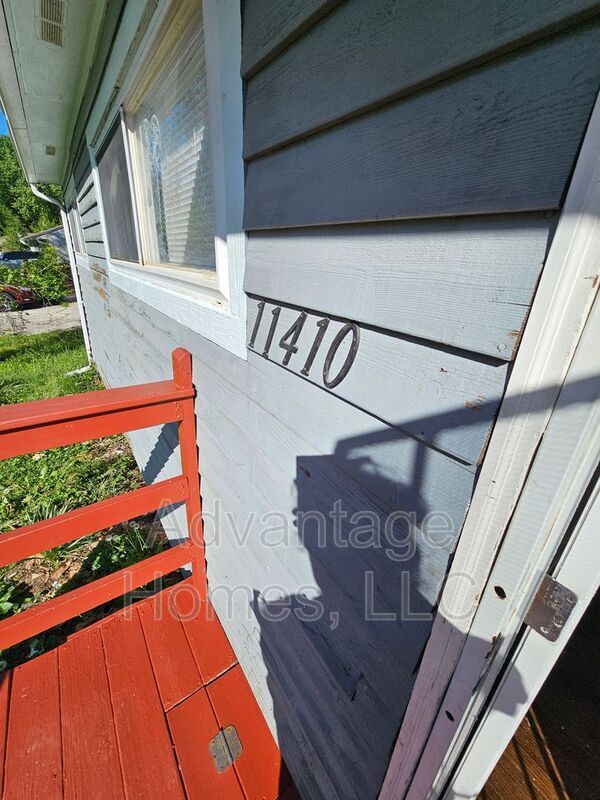 Building Photo - 11410 Palmer Ave