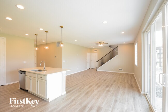 Foto del edificio - 10615 Akron St