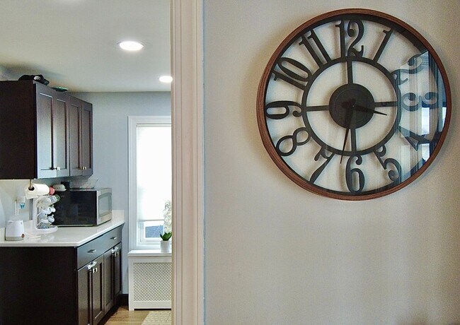 Building Photo - 80 Mauran St