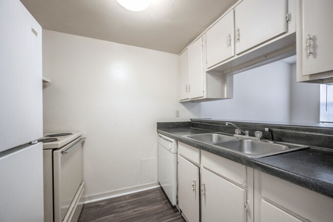 Building Photo - Woodside Apartments