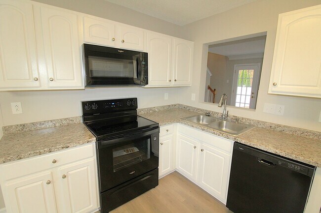 Photo - 3 Bedroom Home with a 1 Car garage!