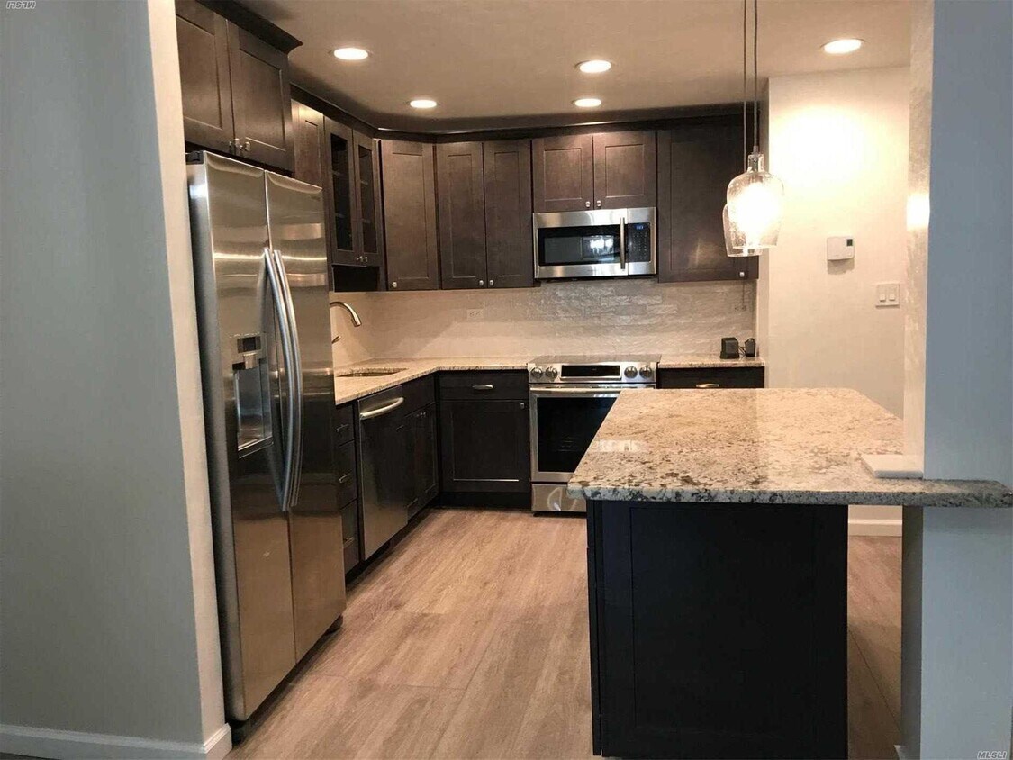 Foto principal - 214-08-214-23 23rd Ave