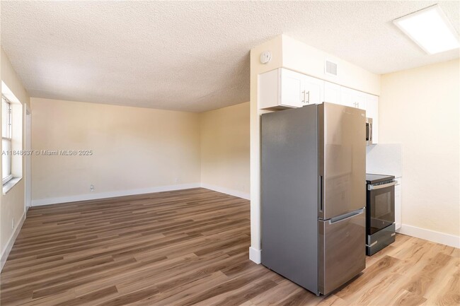 Foto del edificio - 7901 NW 44th Ct
