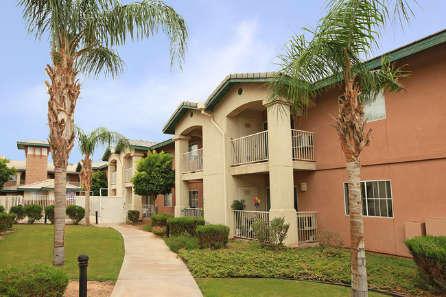 Foto del edificio - Luis Moreno Senior Apartment Homes