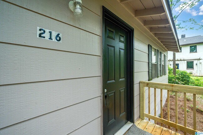 Building Photo - 216 Pine Tree Ln