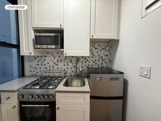 Building Photo - 155 E 52nd St