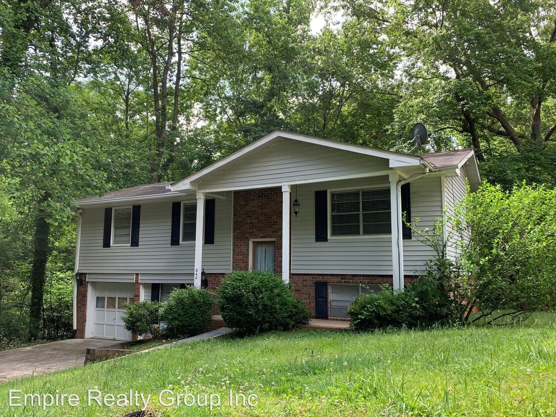 Primary Photo - 5 br, 2 bath House - 840 Mable Lake Rd.