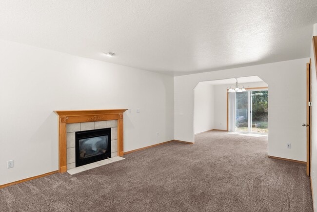 Building Photo - Woodstock 3 Bedroom Single Family Home
