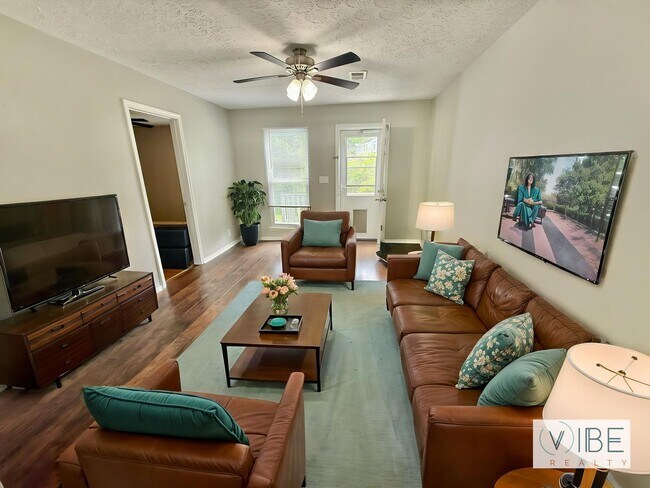Foto del edificio - WOW! 2 Bedroom 2 Bath in Hermitage with Deck & Great Back Yard - Available June 1!