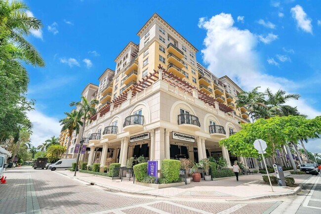 Foto del edificio - 101 Plaza Real S Ave