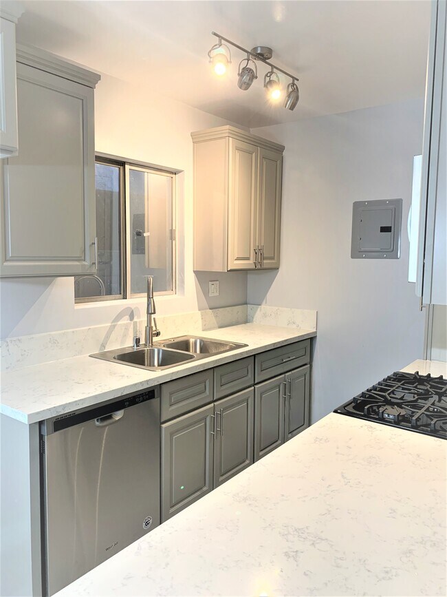 Foto del edificio - 129 W Chevy Chase Dr