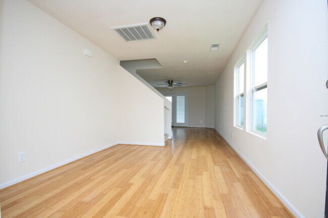 Building Photo - 3089 Castlecreek Dr SW