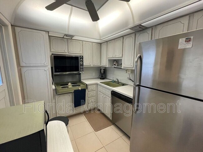 Foto del edificio - 3100 N Palm Aire Dr