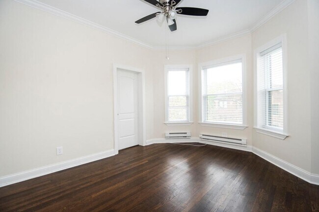 Foto del edificio - 917 W Waveland Ave