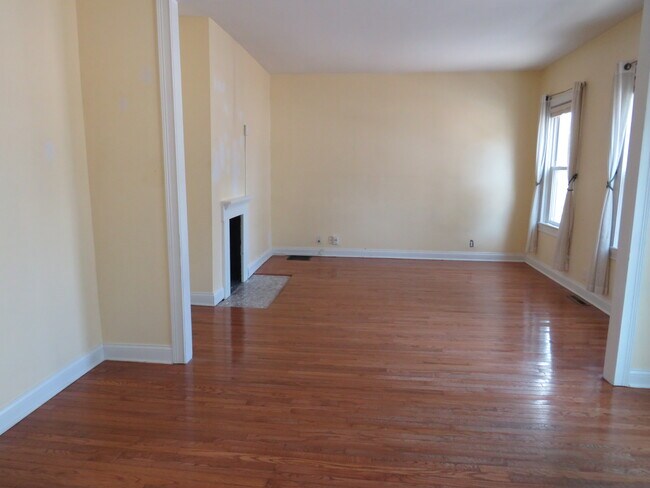 Building Photo - 935 Ebner St