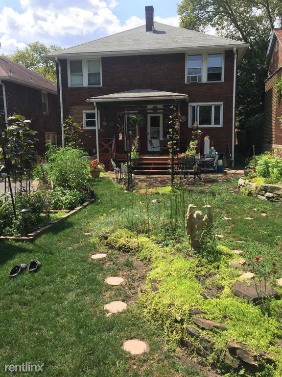 Building Photo - 3 br, 1.5 bath Townhome - 2331 Tilbury Ave
