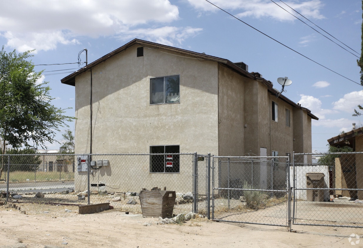 Building Photo - 16060 Orange St
