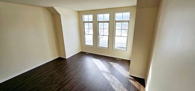 Foto del edificio - 122 S Grove Ave