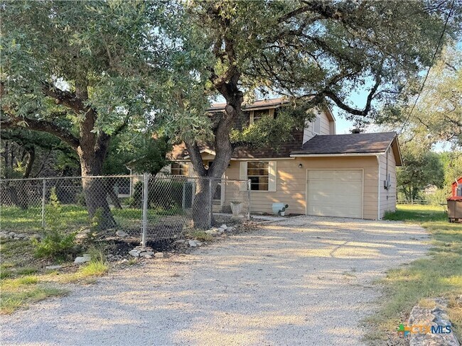 Building Photo - 850 Riviera Dr