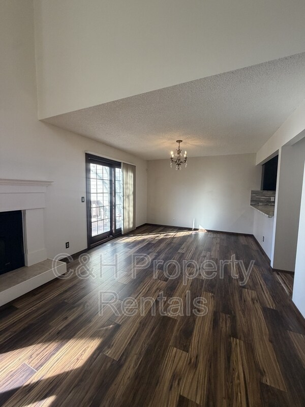 Foto del edificio - 3346 Racquet Club Dr