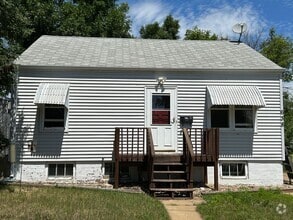 Building Photo - 638 4th St W