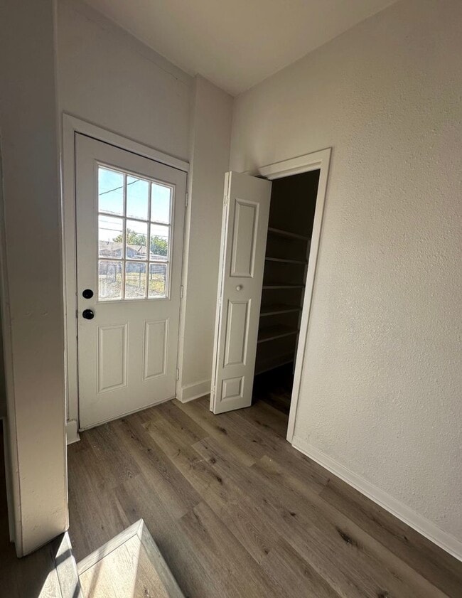 Building Photo - Cozy Contemporary Cottage – Charming 3-Bed...