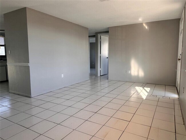 Foto del edificio - 3215 Bright Dr