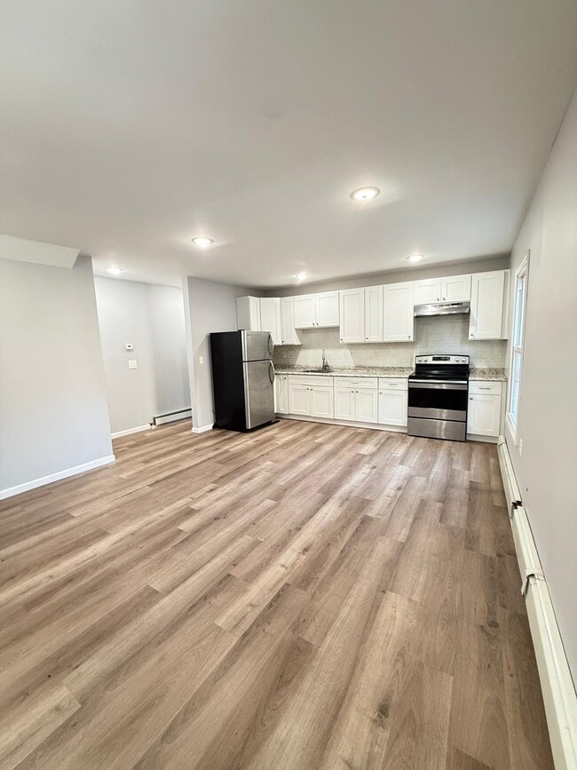 Building Photo - 439 7th Ave W