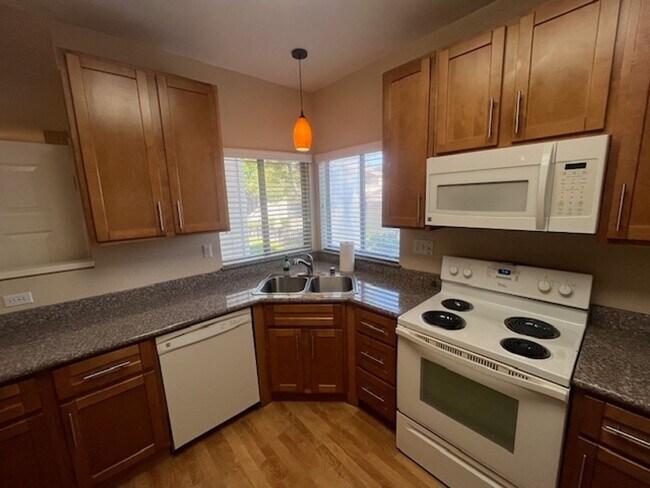 Building Photo - Lovely 3-Bedroom Home in Quiet Hercules Ne...