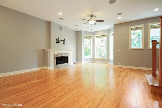 Foto del edificio - 819 W Aldine Ave