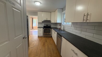 Building Photo - 118 Kings Forest Dr