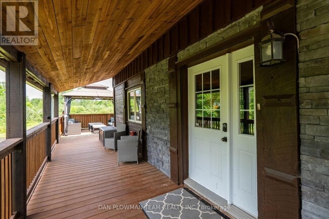 Building Photo - 552 Mitchell Rd