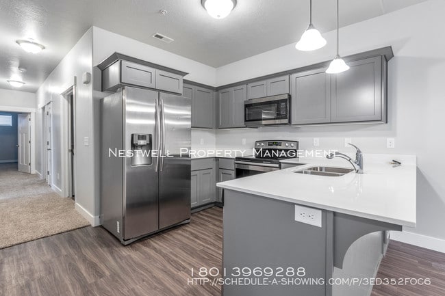 Building Photo - 4216 W McKellen Dr