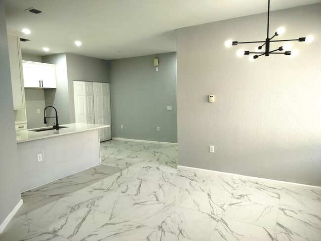 Building Photo - 826 Middleton Dr SW