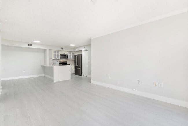 Building Photo - 1801 N Flagler Dr