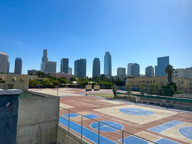 Foto del edificio - 1454 W 3rd St