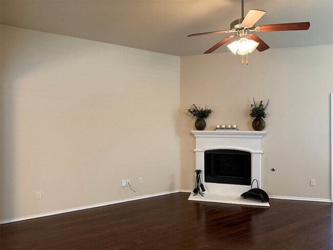 Foto del edificio - 313 Cherry Spring Dr