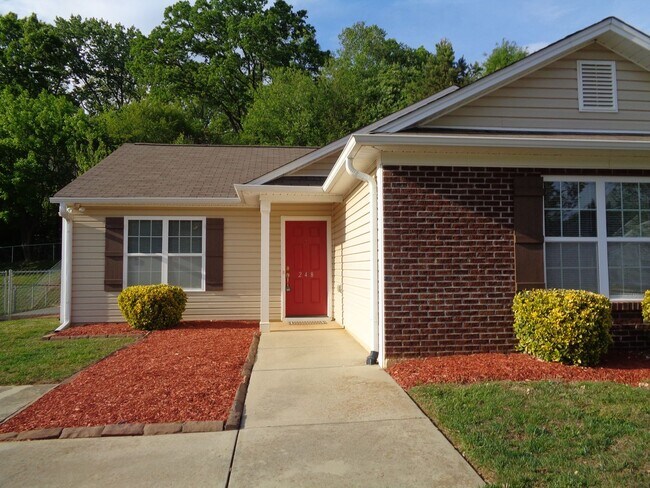 Foto del edificio - One Level House for Rent-Clemmonsville Rd. Area