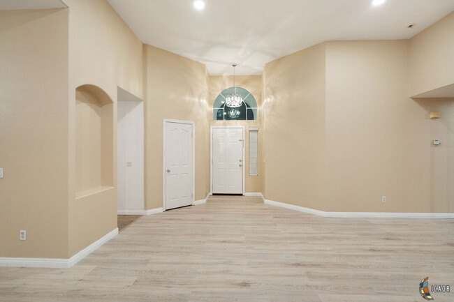 Building Photo - 2157 R Carrillo Ct